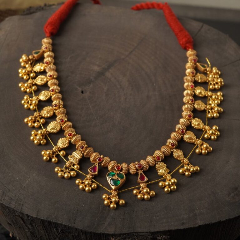 kundan pendant in an marathi saaj necklace