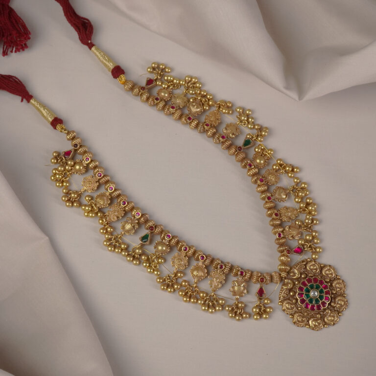 Gold plated silver kolhapuri saaj with kundan pendant